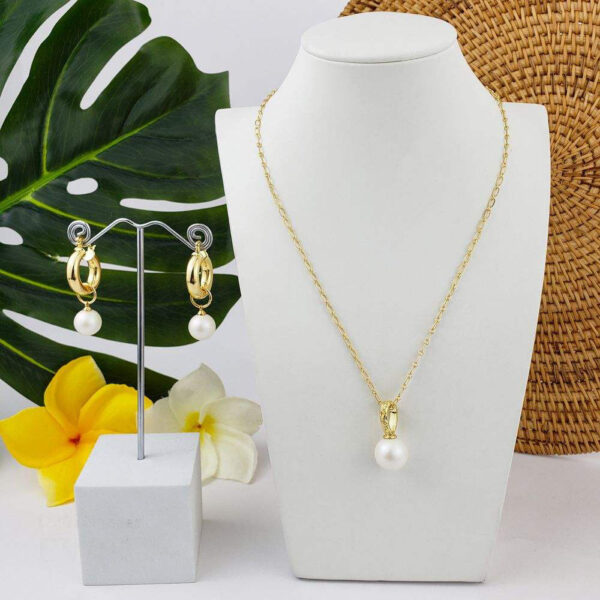 Simple Shell Pearl Earrings And Necklace Set - Image 5