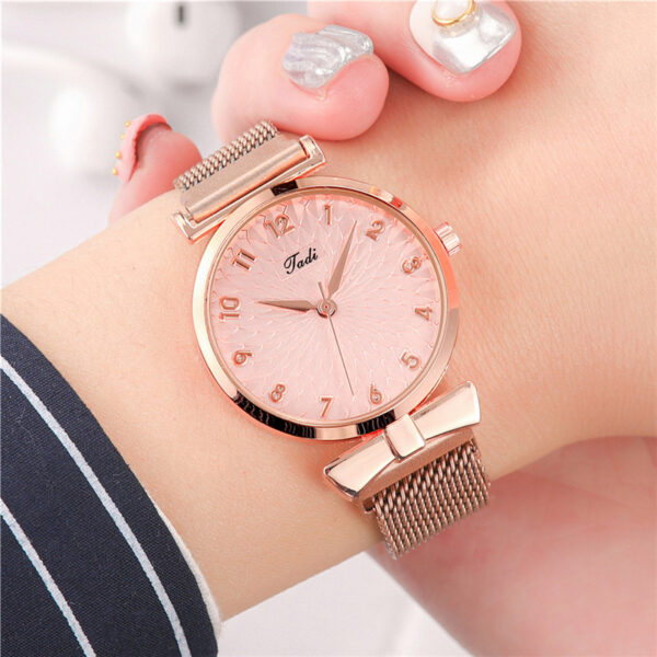 Suit Women's Quartz Watch With Bracelet - Image 6